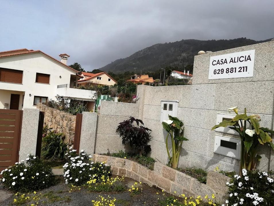 Rooms Peregrinos B Casa Alicia Rosal Exterior foto